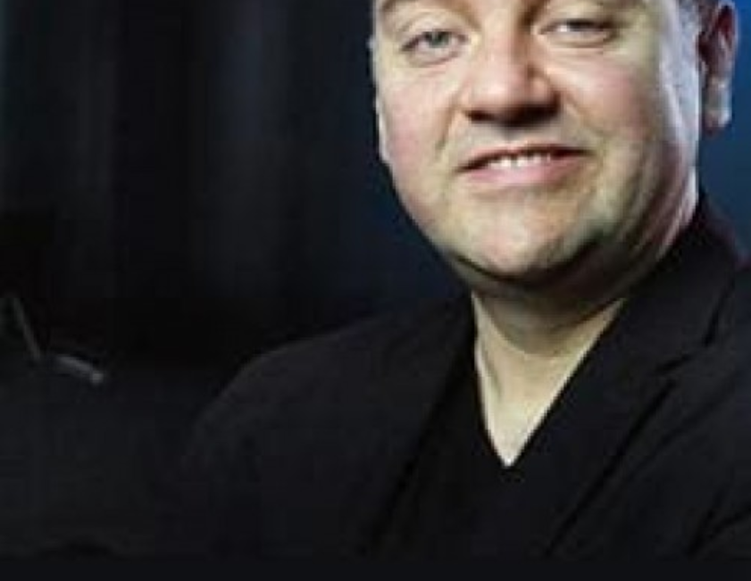 Lerry Granville apresentando o curso Leilões de Alta Lucratividade 2.0, com foco em oportunidades de investimento imobiliário.