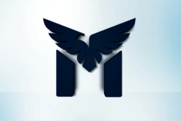 Gilmar Theobald, autor do curso Mestre do E-commerce, em frente a um computador mostrando gráficos de vendas online e caixas de produtos importados.