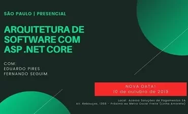 Desenvolvedor programando arquitetura de microsserviços com .NET 6 e Duende IdentityServer em tela de computador moderna